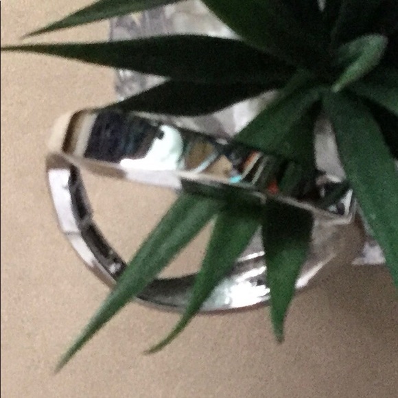 Lia Sophia Bracelet. New with out box - Picture 2 of 5